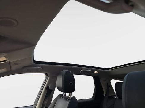 Used 2025 Land Rover Discovery Sport S image 32