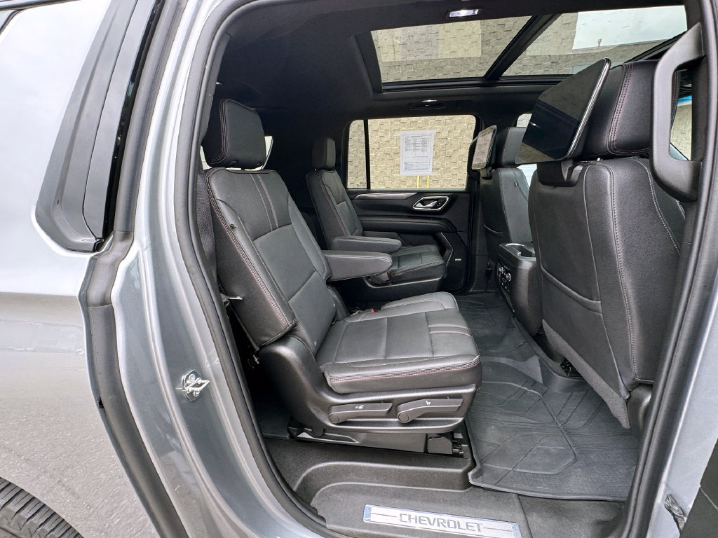 Used 2023 Chevrolet Suburban RST w/ Sport Performance Package AWD/4WD image 41