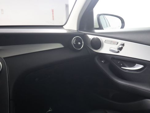 Used 2019 Mercedes-Benz GLC 300 image 12