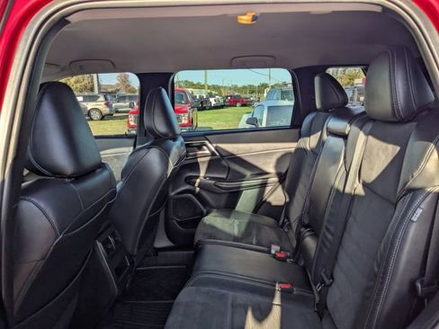 Used 2022 Mitsubishi Outlander SE image 12