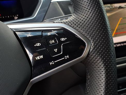 Certified 2022 Volkswagen Tiguan SE R-Line image 35