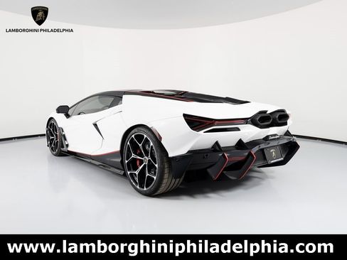 Used 2024 Lamborghini Revuelto image 7