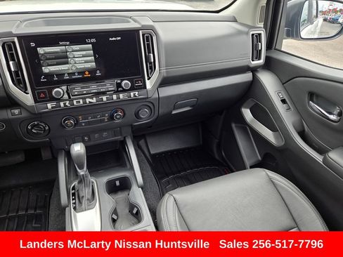 Used 2025 Nissan Frontier SV AWD/4WD image 16