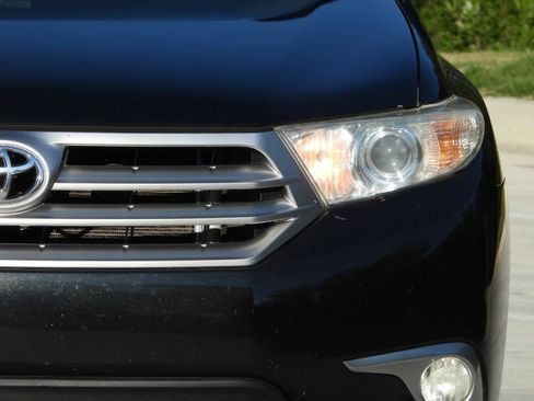 Used 2011 Toyota Highlander Limited w/ Tow Pkg FWD image 31