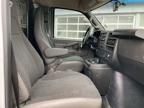 Used 2024 GMC Savana 2500 w/ Driver Convenience Package RWD image 7