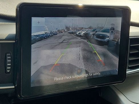 Used 2022 Ford Explorer XLT w/ Equipment Group 202A AWD/4WD image 19