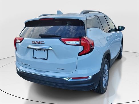 Used 2024 GMC Terrain SLT image 4