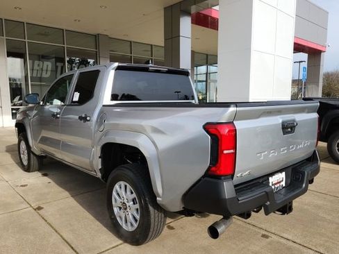 Used 2026 Toyota Tacoma SR image 8