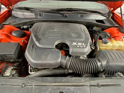 Used 2018 Dodge Charger SXT Plus w/ Blacktop Package RWD image 30