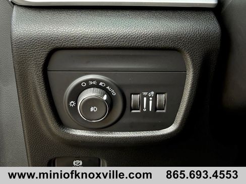 Used 2024 Jeep Grand Cherokee Limited w/ Black Appearance Package image 25