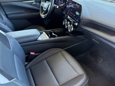 Used 2024 Chevrolet Blazer EV LT AWD/4WD image 25
