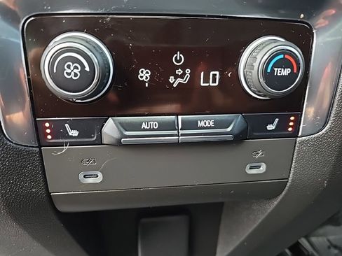 Used 2023 Chevrolet Tahoe Z71 w/ Luxury Package image 24