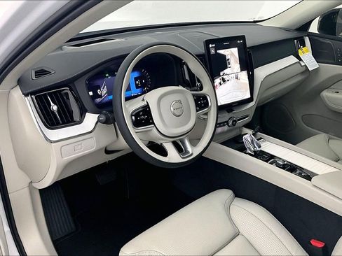 New 2026 Volvo XC60 B5 Ultra w/ Protection Package Premier image 28