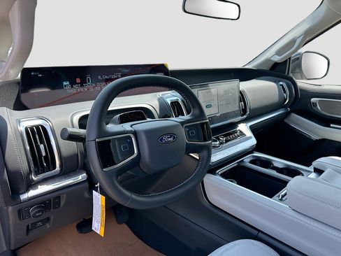 New 2026 Ford Expedition Max Platinum w/ Platinum Ultimate Package AWD/4WD image 6