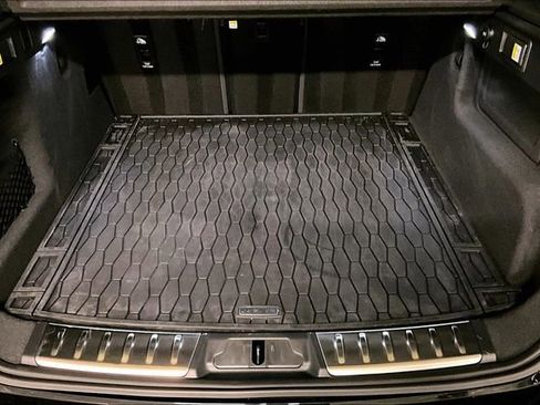 Certified 2025 Jaguar F-PACE R-Dynamic S image 33