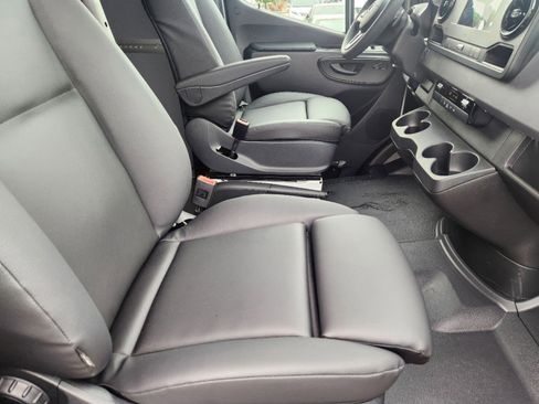 Used 2024 Mercedes-Benz Sprinter 144 Cargo image 11