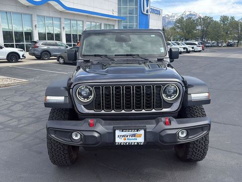 Used 2025 Jeep Wrangler Unlimited Rubicon image 4