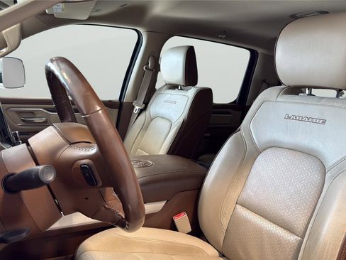 Used 2019 RAM 1500 Laramie AWD/4WD image 12