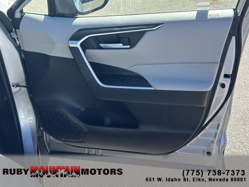 Used 2021 Toyota RAV4 XLE Premium image 24