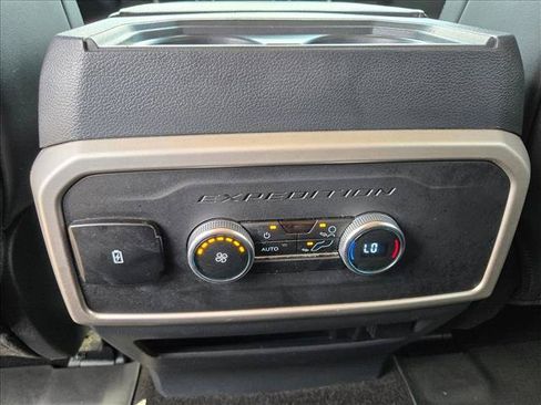 Used 2023 Ford Expedition XLT RWD image 18