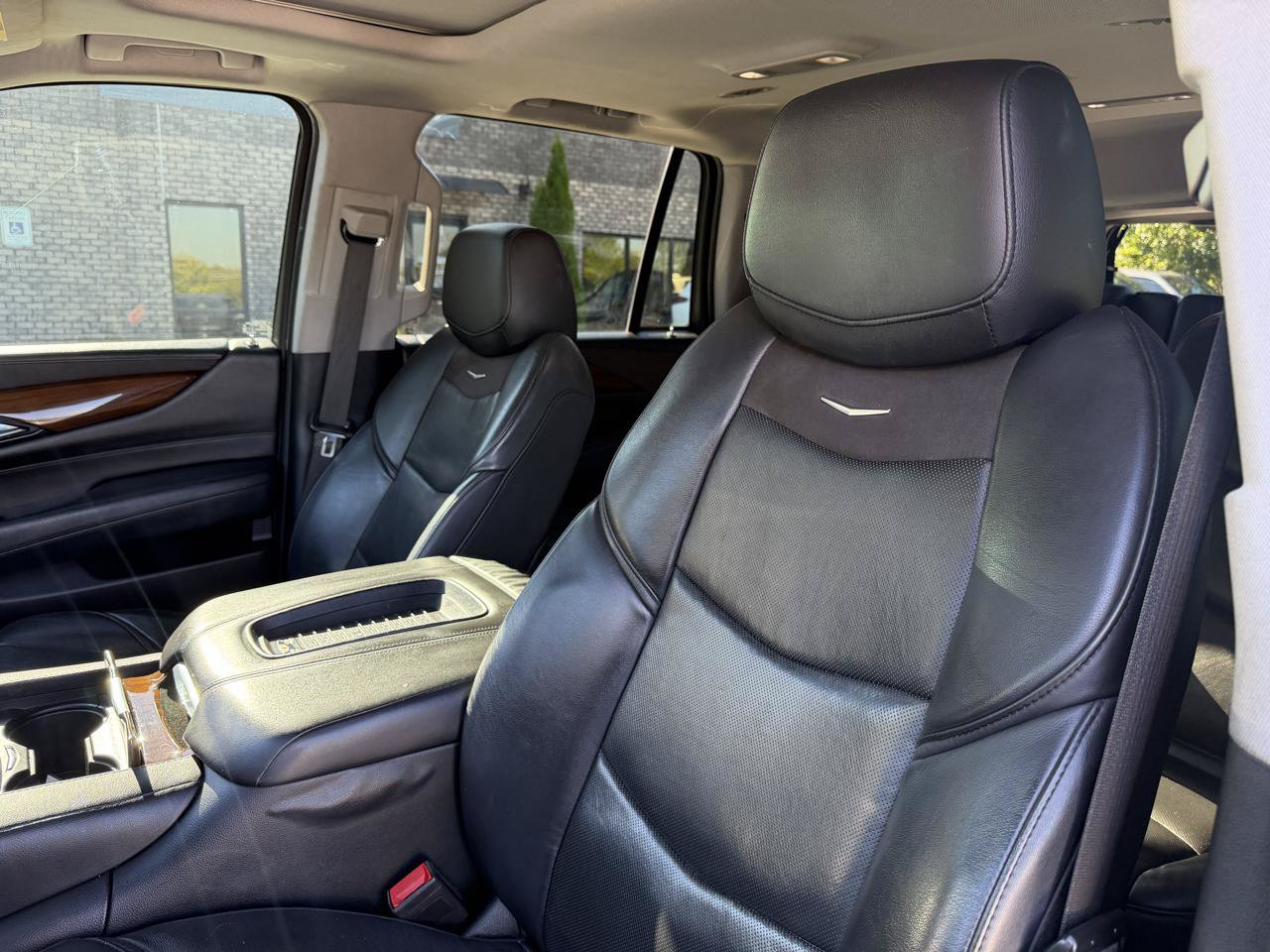 Used 2020 Cadillac Escalade Luxury AWD/4WD image 13