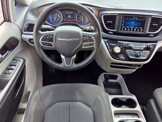 Used 2020 Chrysler Voyager LX FWD image 12