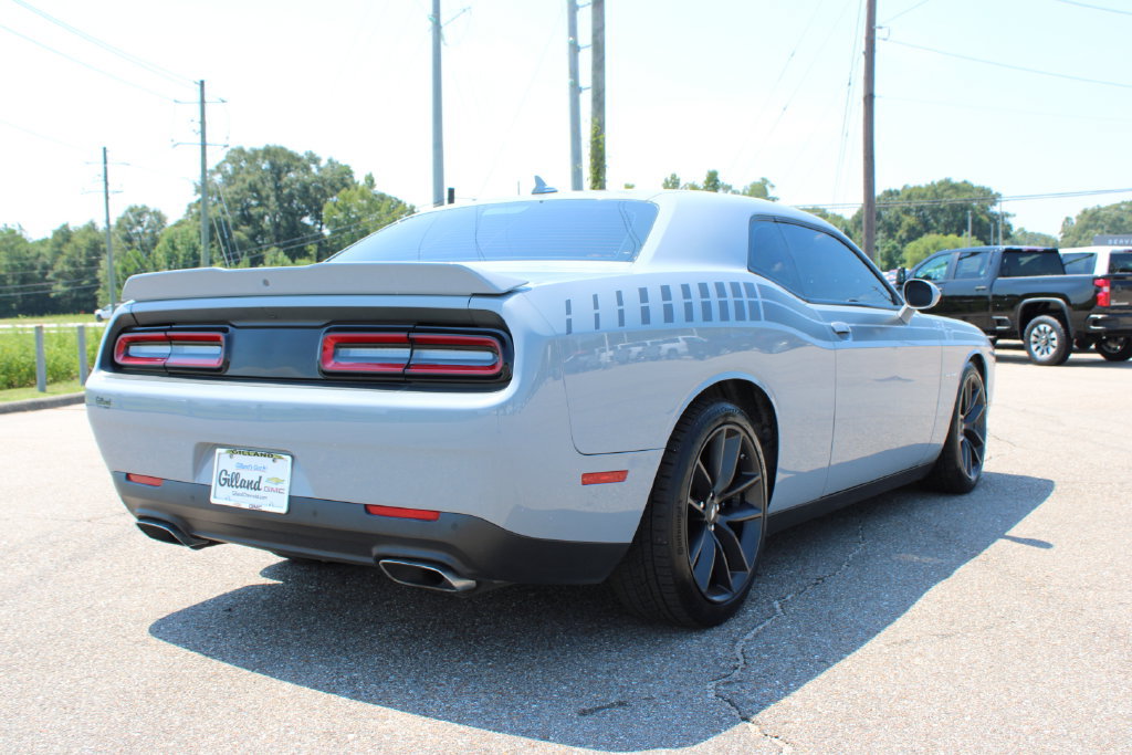 Used 2022 Dodge Challenger R/T w/ Performance Handling Group RWD image 5
