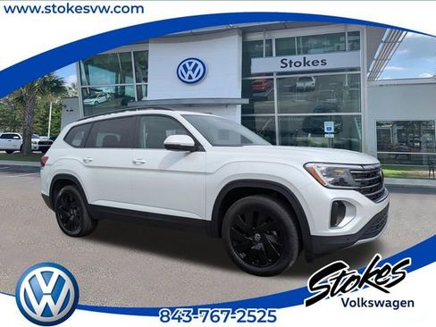 New 2026 Volkswagen Atlas SE FWD image 1
