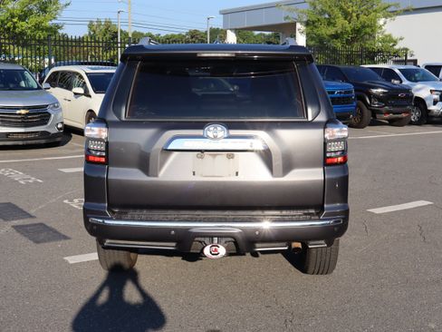 Used 2016 Toyota 4Runner SR5 AWD/4WD image 9