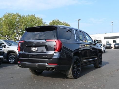 Used 2025 GMC Yukon Denali Ultimate AWD/4WD image 5