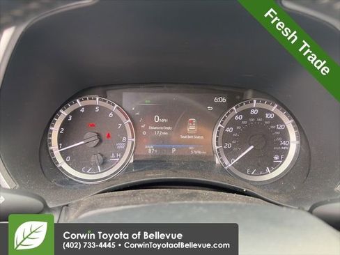 Used 2023 Toyota Highlander XLE AWD/4WD image 12