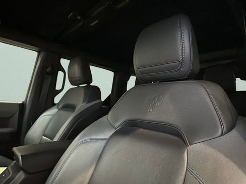 Used 2022 Ford Bronco Black Diamond image 6