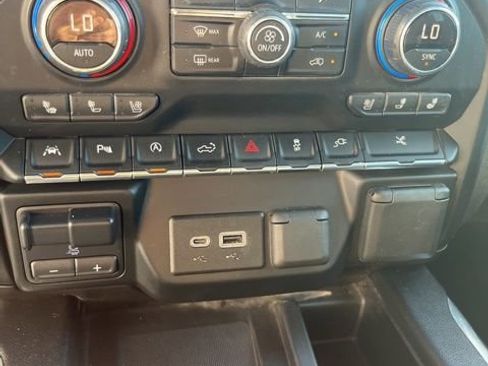 Used 2019 Chevrolet Silverado 1500 High Country w/ Technology Package AWD/4WD image 21