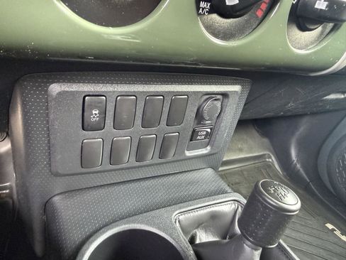 Used 2014 Toyota FJ Cruiser 4WD w/ Convenience Package image 19