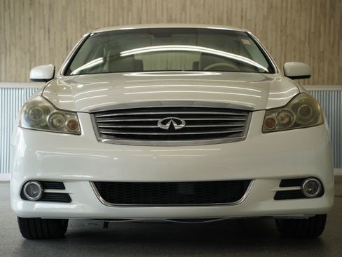 Used 2010 INFINITI M35 w/ Technology Pkg RWD image 3