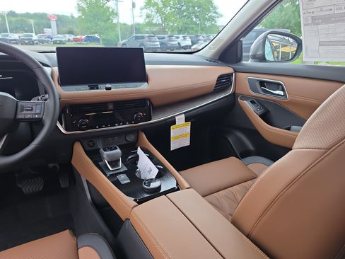 New 2026 Nissan Rogue Platinum AWD/4WD image 19