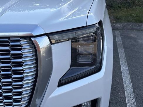 Used 2021 GMC Yukon Denali w/ Denali Premium Package AWD/4WD image 10