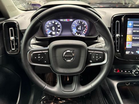Used 2022 Volvo XC40 T4 Momentum FWD image 12