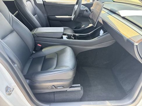Used 2021 Tesla Model Y Long Range AWD/4WD image 11