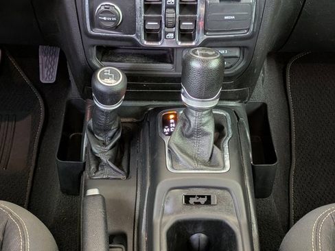 Used 2021 Jeep Wrangler Unlimited Sport image 16