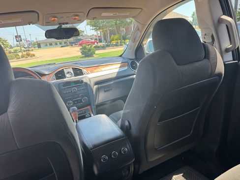 Used 2011 Buick Enclave CX image 14