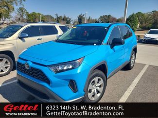 Used 2021 Toyota RAV4 LE video 1