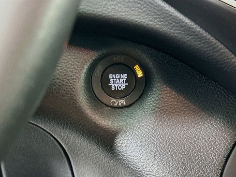 Certified 2021 Jeep Cherokee Latitude Lux w/ Comfort/Convenience Group image 23