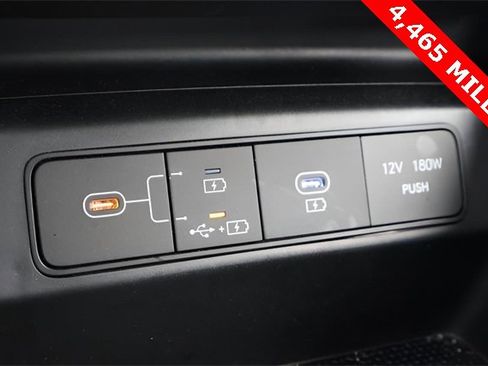 Used 2025 Hyundai Tucson SE image 22