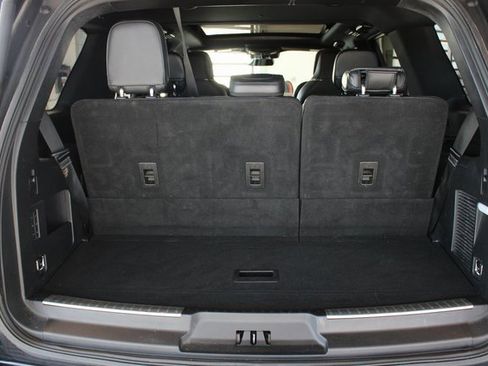 Used 2019 Lincoln Navigator Select image 21