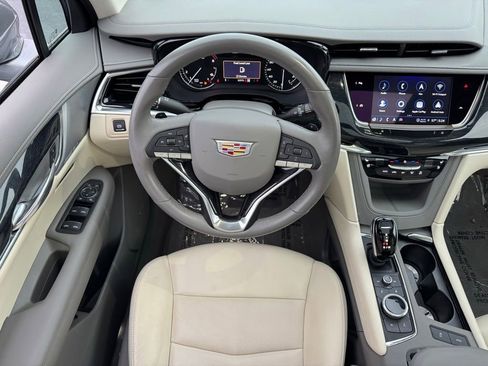Used 2023 Cadillac XT6 Premium Luxury image 19