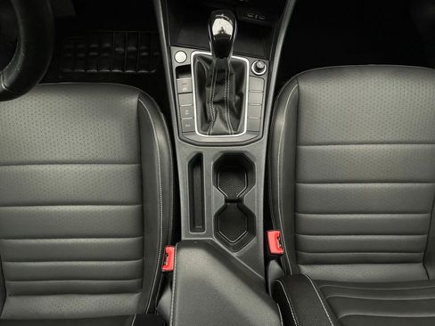 Used 2024 Volkswagen Jetta SE FWD image 20