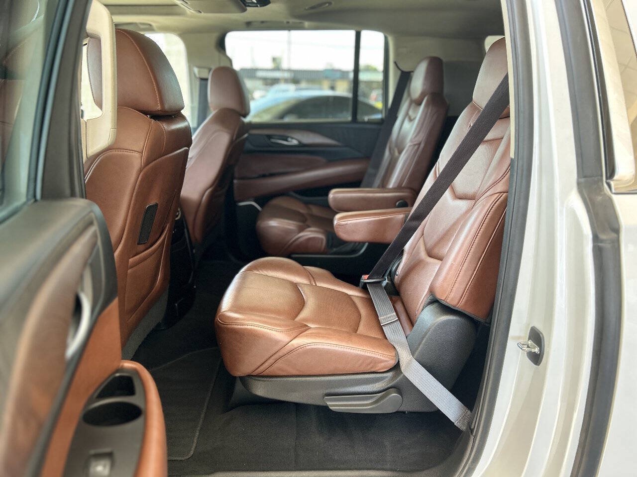 Used 2017 Cadillac Escalade ESV Luxury AWD/4WD image 47