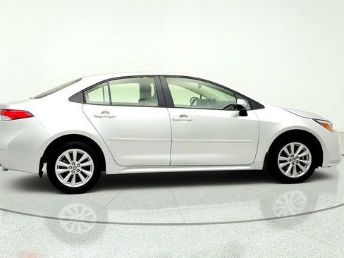Used 2024 Toyota Corolla LE w/ LE Convenience Package FWD image 4