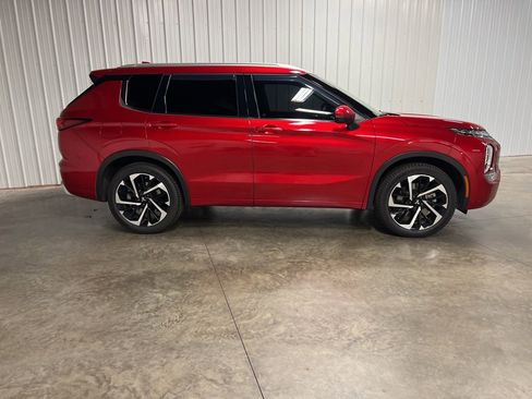 Used 2024 Mitsubishi Outlander SEL image 2